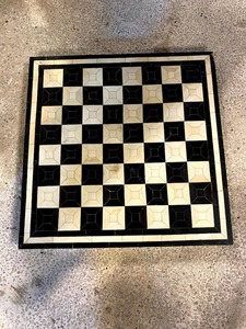 Tablero de Ajedrez de Hueso Tallado a Mano con Incrustaciones de Animales, Ecológico, de 16 Pulgadas |   Incluye juego de ajedrez Staunton |   Libro Gratis Bobby Fischer - Product Image 4