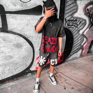 Les ventes de printemps sont populaires Impression de pantalon personnalisé Jambe lettre florale Impression en détresse et strass Shorts décontractés en coton pour hommes - Product Image 6