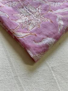 Tissu en coton imprimé à la main, motif floral de vignes Mughal en rose poussiéreux - Product Image 3