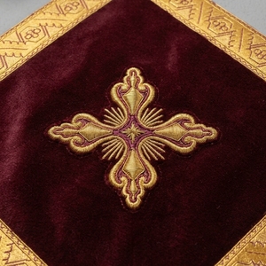 Vestimenta Litúrgica de Terciopelo Granate para Iglesia Ortodoxa, Nabedrennik con Bordado de Lingotes de Oro, Palitsa, Accesorio Litúrgico, Venta al por Mayor - Product Image 4