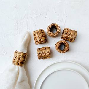 แหวนผ้าเช็ดปากสานด้วยมือจากวัสดุธรรมชาติสำหรับงานแต่งงาน งานเลี้ยง งานจัดเลี้ยง  ชุดที่ใส่ผ้าเช็ดปากจากผักตบชวา - Product Image 4