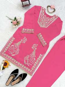 Elegante Salwar Kameez de Seda Romana Rosa Rani con Bordado Floral y Dupatta |   Ropa Étnica India Moderna de Secado Rápido para Mujer - Product Image 3