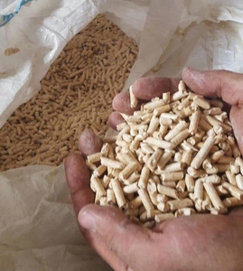 Fabricant de granulés de bois à vendre, granulés de bois de pin 6 mm, sacs de 15 kg, prix européens, livraison bon marché dans le monde entier - Product Image 3