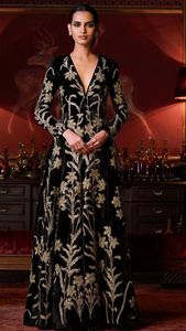 Robe élégante brodée sur le sol sur tissu de velours embellissant les perles de verre de cristal, DABKA travail pour les tenues de fête/mariage @ 2022 - Product Image 2