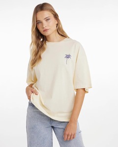 T-shirt en tricot surdimensionné pour femmes de qualité supérieure personnalisé saison d'hiver palmiers impression graphique coupe ample pour toute occasion - Product Image 3