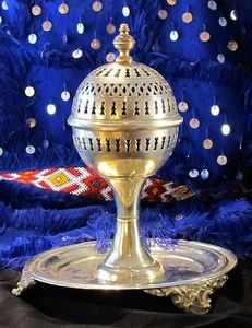 Modern Aura Bukhoor Pot Diffuseur de parfum contemporain en métal pour intérieurs modernes - Product Image 2