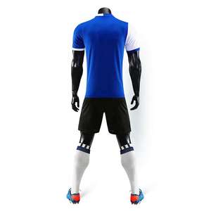 Maillots et shorts de football personnalisés et personnalisables pour hommes, ensembles de vêtements de football à séchage rapide en polyester 100% avec logo et tailles personnalisés - Product Image 3