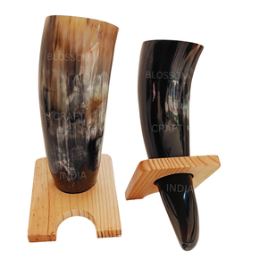 Corne à boire viking haut de gamme avec support en bois, design naturel fait à la main, haute qualité, article très vendu, accessoire de festival - Product Image 2