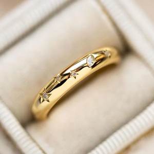 Anillo de Boda Moderno para Mujer, Diseño Único, Plata de Ley 925 con Incrustaciones de Moissanita y Baño de Oro de 18k - Product Image 4