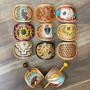 กิ๊บติดผมหนังแท้ทำมือ ประดับด้วยไม้  งานเพ้นท์มือ  กิ๊บติดผมหนังสุดหรู ราคาขายส่ง - Product Image 3