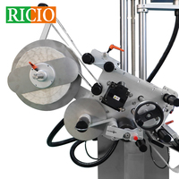 Machine d'étiquetage automatique PLC en ligne pour grandes boîtes carrées, pots plats et bouteilles, avec tête d'étiquetage autocollante pour ligne de production