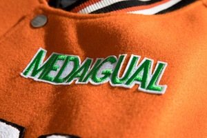 Mangas de cuero genuino de alta calidad Parche bordado de chenilla Naranja Letterman Varsity Chaquetas Hombres - Product Image 5