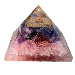 Hochwertiger Rosenquarz mit Amethyst-Organit-Pyramide und Malachit-Stein-Chakra-Heil kristallen und Steinen oder