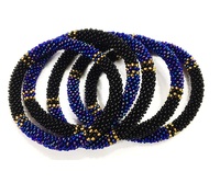 Bracelet jonc perlé élégant pour femme du Népal, avec perles de cristal japonaises et motif numérique, idéal pour mariages, fêtes et comme cadeau tendance pour toutes les occasions.