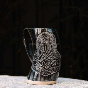 Tasse en corne naturelle faite à la main authentique tasse à boire de style viking artisanat traditionnel écologique et durable - Product Image 1