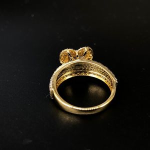 แหวนนี้เป็นเครื่องประดับที่น่าทึ่งซึ่งแสดงถึงความสวยงามและความสดใสของเพชร - Product Image 4