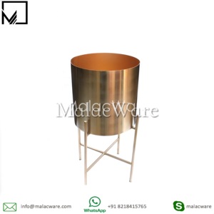 แจกันตั้งพื้นโลหะสีทองงานทำมือพร้อมขาตั้งไม้อุปกรณ์ตกแต่งบ้านคุณภาพสูงจากโรงงานอินเดีย - Product Image 3