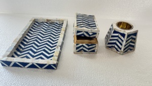 Plateaux en zigzag avec incrustation de nacre et d'os et boîtes assorties idéales pour la revente par les magasins de décoration intérieure - Product Image 3