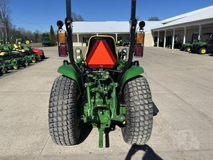 Tracteur à chenilles JOHHN DEERE 3039R 21HP 2024 avec moteur et boîte de vitesses - Product Image 5