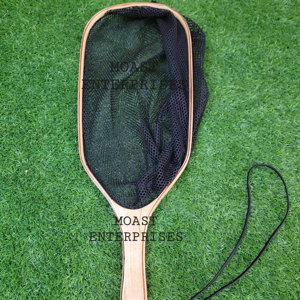 Pas cher Prix En Bois Pêche À La Mouche Truite Épuisette Avec Naylon Et Filet À Mailles Et Long Crochet Élastique De Suspension - Product Image 1