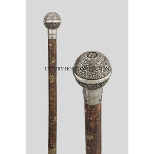 Bastones de inspiración antigua con tallas decorativas de mango, perfectos para añadir un toque clásico a los accesorios de movilidad - Product Image 4