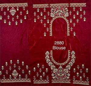 Vêtements de mariage en velours avec paillettes et fil Zari Travail Lehenga Choli Fabricant de Surat au prix de gros - Product Image 2