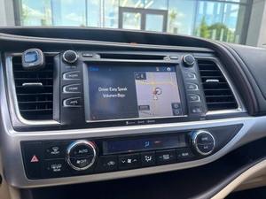 Usado cuidadosamente 2018 Toyota Highlander XLE 4dr SUV - Product Image 5