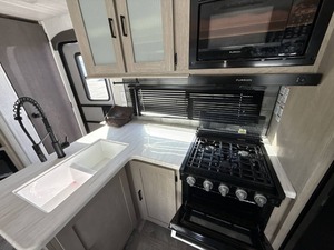 Camion de camping d'occasion 2024 F-o-r-e-s-t R-i-v-e-r S-a-l-e-m 26DBUDX prêt à la vente - Product Image 5
