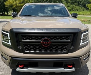 Shinning 4WD รถแท็กซี่แบบลูกเรือ PRO-4X นิสสันไททันใช้แล้ว2024คันพร้อมเบาะหนังแพ็กเกจพลังงานบลูทูธล้อนำทางพรีเมียม - Product Image 1