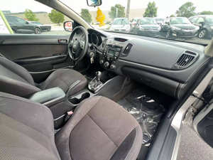 Voiture d'occasion de qualité et abordable, Kia Forte Koup EX 2011, conduite à gauche - Product Image 2