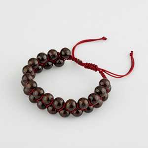 Pulsera de Piedra Natural de Granate Borgoña de 8mm con Doble Hilera de Macramé - Product Image 2
