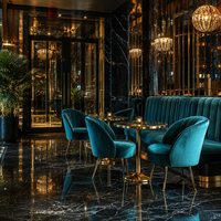 Table de restaurant de luxe de Dubaï avec plateau en pierre frittée et structure en acier inoxydable, mobilier de bar et de salon, banquette bleue, chaises et canapés