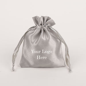Sac cadeau en satin gris léger fait à la main en Inde avec logo personnalisé, 3x4 pouces, cordon de serrage, élégant, pour bijoux de voyage - Product Image 2