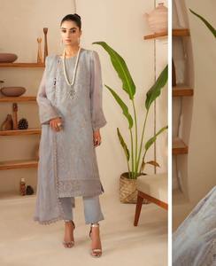 Costumes Shalwar kameez pour femmes en tissu de très haute qualité avec une broderie très fine salwar kameez pakistanais - Product Image 5