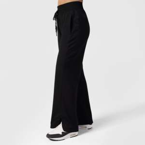 Pantalones de Cintura Alta y Pierna Ancha - Pantalones Flexibles en Negro Transpirables y Teñidos en Color Liso - Product Image 3