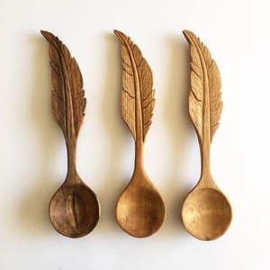 LISTE CUILLÈRE EN BOIS SCULPTURE Logo personnalisé Ustensile de cuisine en bois naturel Cuillère solide en bois d'acacia pour la cuisson - Product Image 6