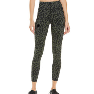Leggings de fitness pour femmes de haute qualité - Style décontracté d'hiver sans couture Tailles personnalisées Fabriqué au Pakistan - Product Image 2