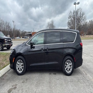 Chrysler Pacifica Touring L 2024 abordable et propre - Product Image 2