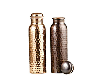 Vente directe d'usine Bouteilles d'eau en cuivre solide faites à la main très demandées Capacité de 900ml Bouchon à vis de style décontracté Boissons saines - Product Image 1