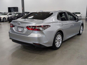 Camry LE 2023 disponible pour livraison immédiate, véhicule d'occasion - Product Image 3