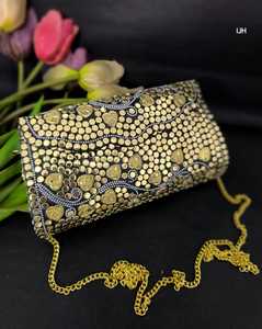 Bolso de Mano de Mosaico Metálico Ligero Hecho a Mano con Diseño Geométrico y Cierre de Botones para Fiestas y Celebraciones con Estilo - Product Image 5