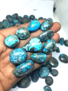 Turquoise Firoza de haute qualité, mélange naturel, cabochon, pierre précieuse en forme de poire, prix de gros, vente en vrac pour la fabrication de bijoux en Inde, 2024 - Product Image 3