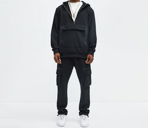 Sweat-shirts tendance en molleton de coton personnalisés pour hommes, noirs, texturés, fabriqués au Pakistan, avec poche à rabat et fermetures éclair latérales - Product Image 1