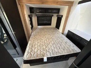 F-o-r-e-s-t R-i-v-e-r W-o-r-k & P-l-a-y 2-1-L-T d'occasion 2024 à vendre - Product Image 4