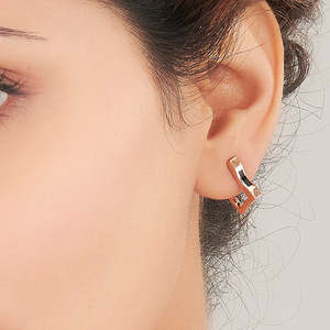 Boucles d'oreilles créoles et huggies Vetra Glow plaquées or rhodié pour femmes avec accents de zircon et de perles - Product Image 2