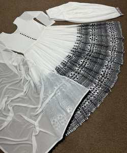 Vêtements brodés en dentelle écologique de luxe avec strass et design cousu élégant pour les dames à la mode modernes - Product Image 4