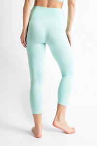 Capri Length Scrunch Butt <b>Leggings</b> For Women Seamless Workout Pants <b>High</b> <b>Waisted</b> Tummy Control Butt Lifting Gym Wear - Product Image 3