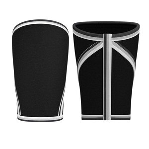 Protector de Codo de Neopreno de Alta Calidad con Diseño Plegable Ajustable y Cierre con Cordones para Levantamiento de Pesas, Hecho en Pakistán - Product Image 1