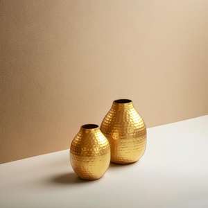 Juego de 2 jarrones de latón dorado martillado para bodas y Diwali Accesorios decorativos de metal Premium - Product Image 1