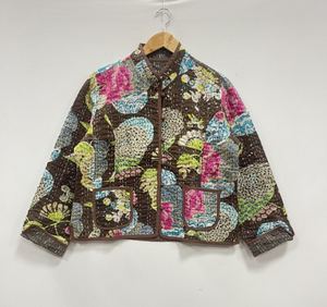 Chaqueta de invierno Kantha de algodón 100% para mujer, abrigo étnico de punto con estampado corto Gudri inspirado en el viento acolchado - Product Image 2